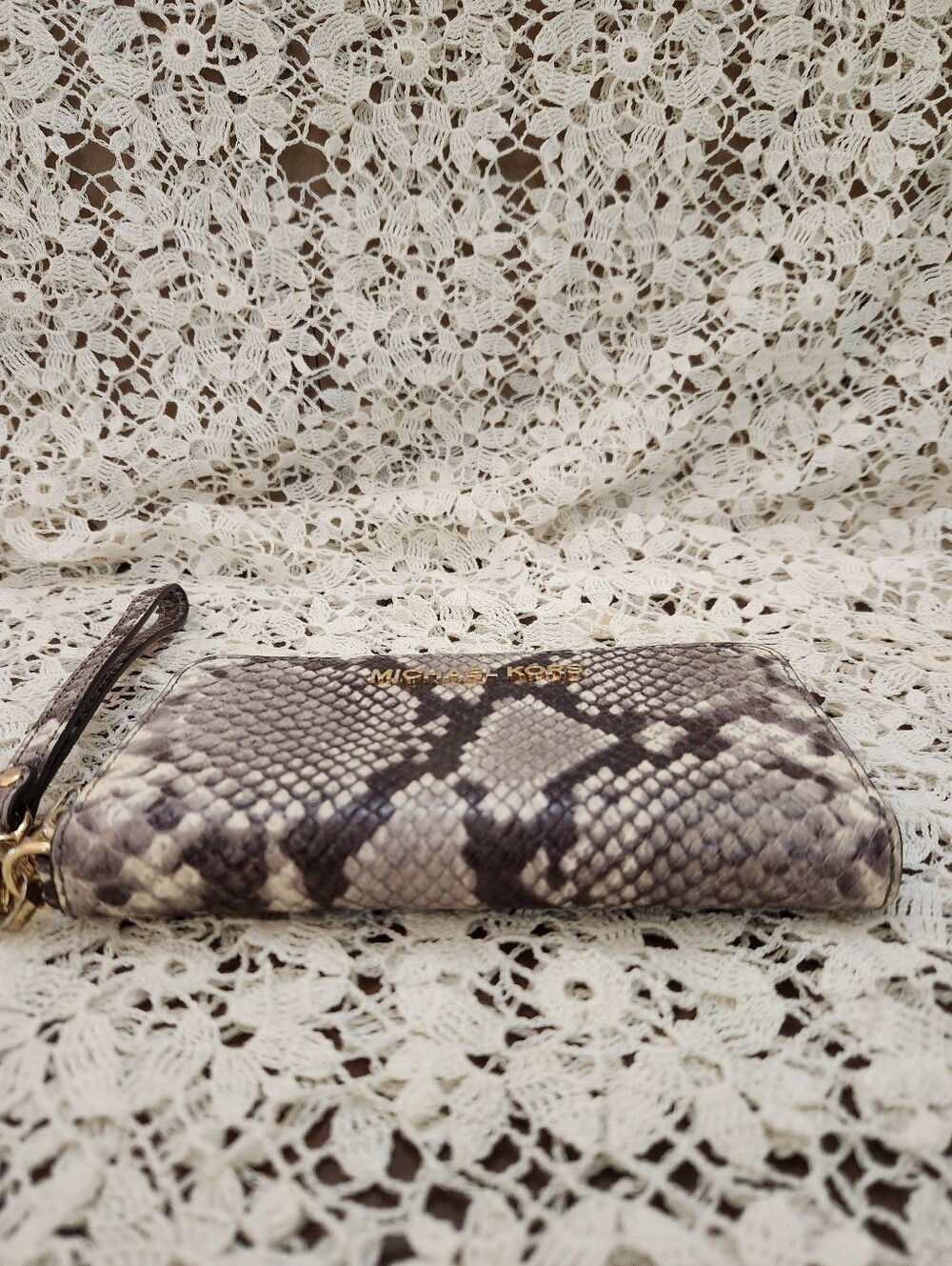 Michael Kors Jet Set Travel snake-embossed leather wristlet wallet Preloved - Picture 9 of 10